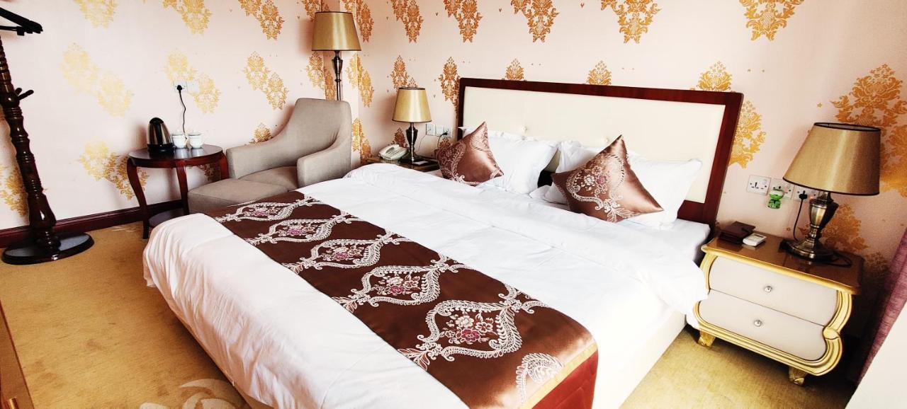 Golden Peacock Hotel Blantyre Eksteriør bilde